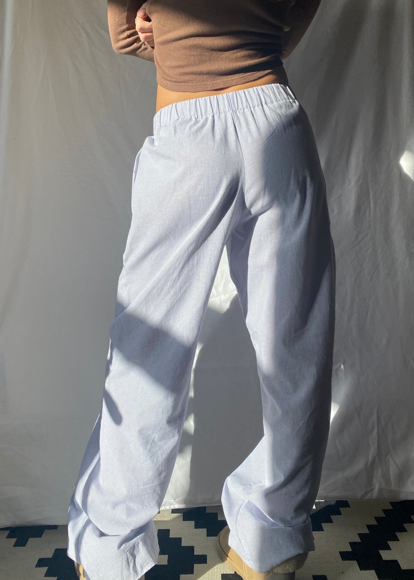 Loungebroek | Lage taille | Elastische tailleband | Laag uitgesneden broek | Damesbroek met wijde pijpen-Hallo Susanne