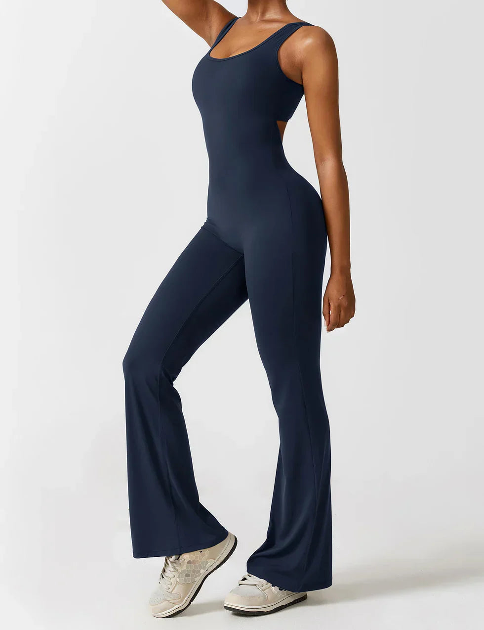 Trainings jumpsuit - Mouwloos uitlopende jumpsuit met Scrunch bips voor dames-Hallo Susanne