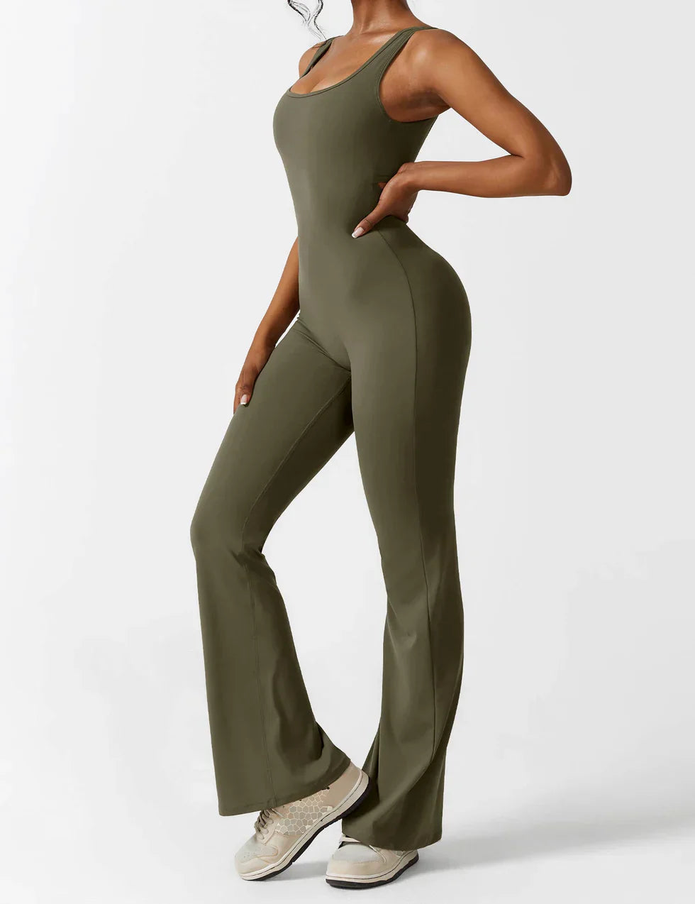 Trainings jumpsuit - Mouwloos uitlopende jumpsuit met Scrunch bips voor dames-Hallo Susanne