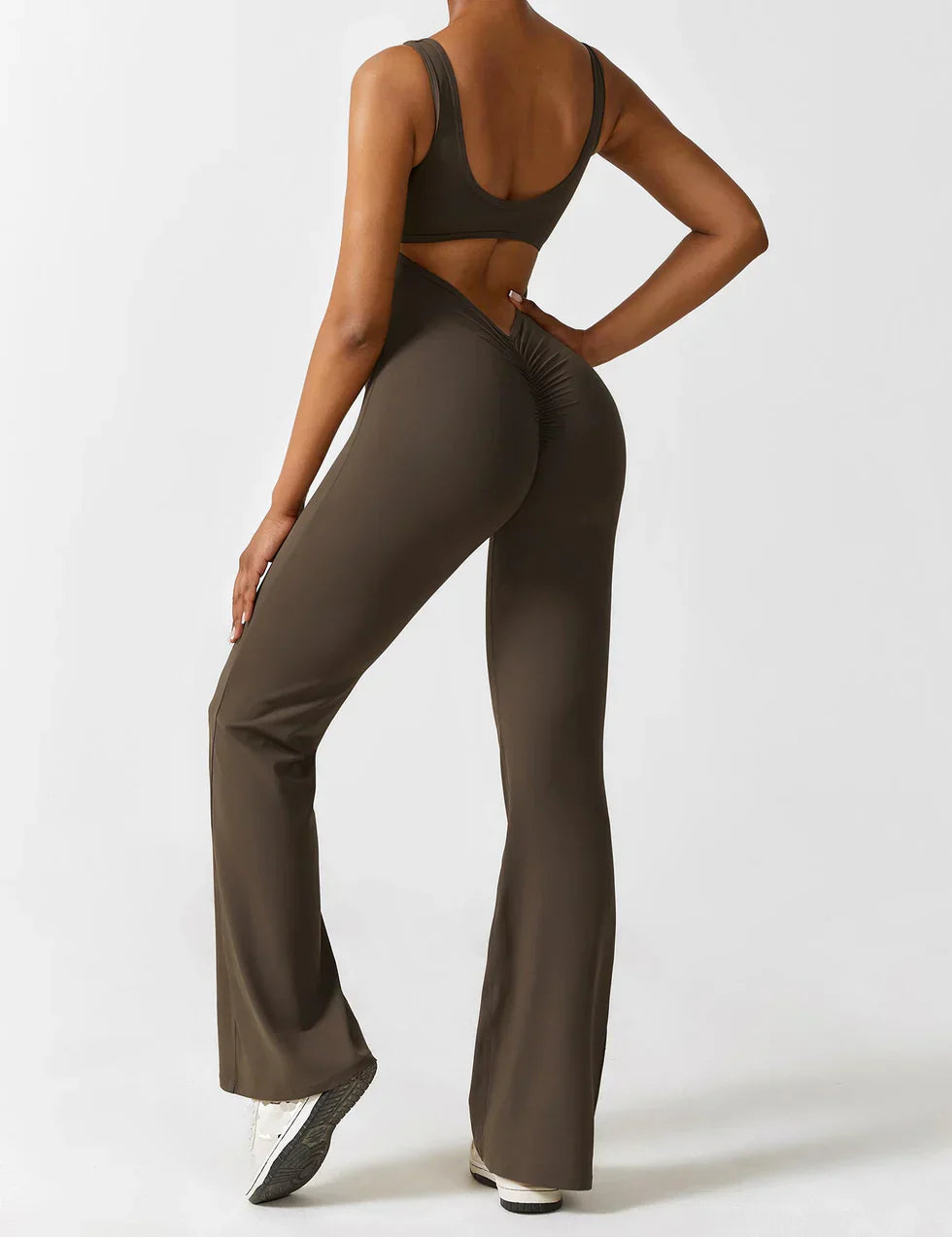 Trainings jumpsuit - Mouwloos uitlopende jumpsuit met Scrunch bips voor dames-Hallo Susanne