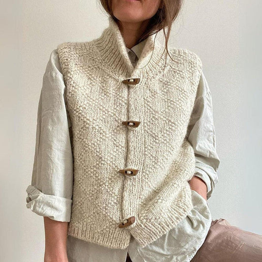 Gebreid Vest - Wit Mouwloos gebreid damesvest met knoopsluiting-Hallo Susanne