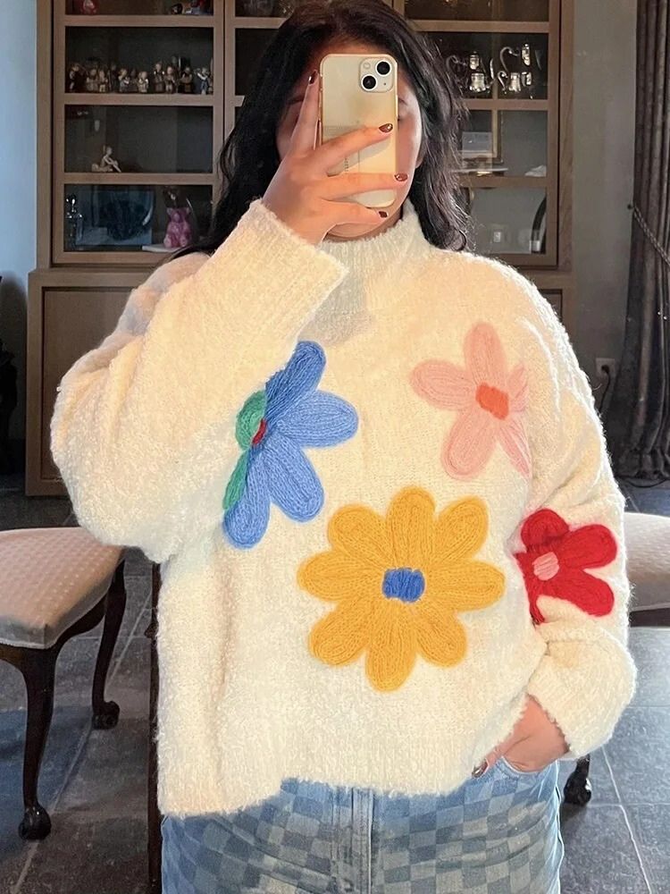 Gebreide trui - Trui met hoge hals en witte bloemen-Hallo Susanne