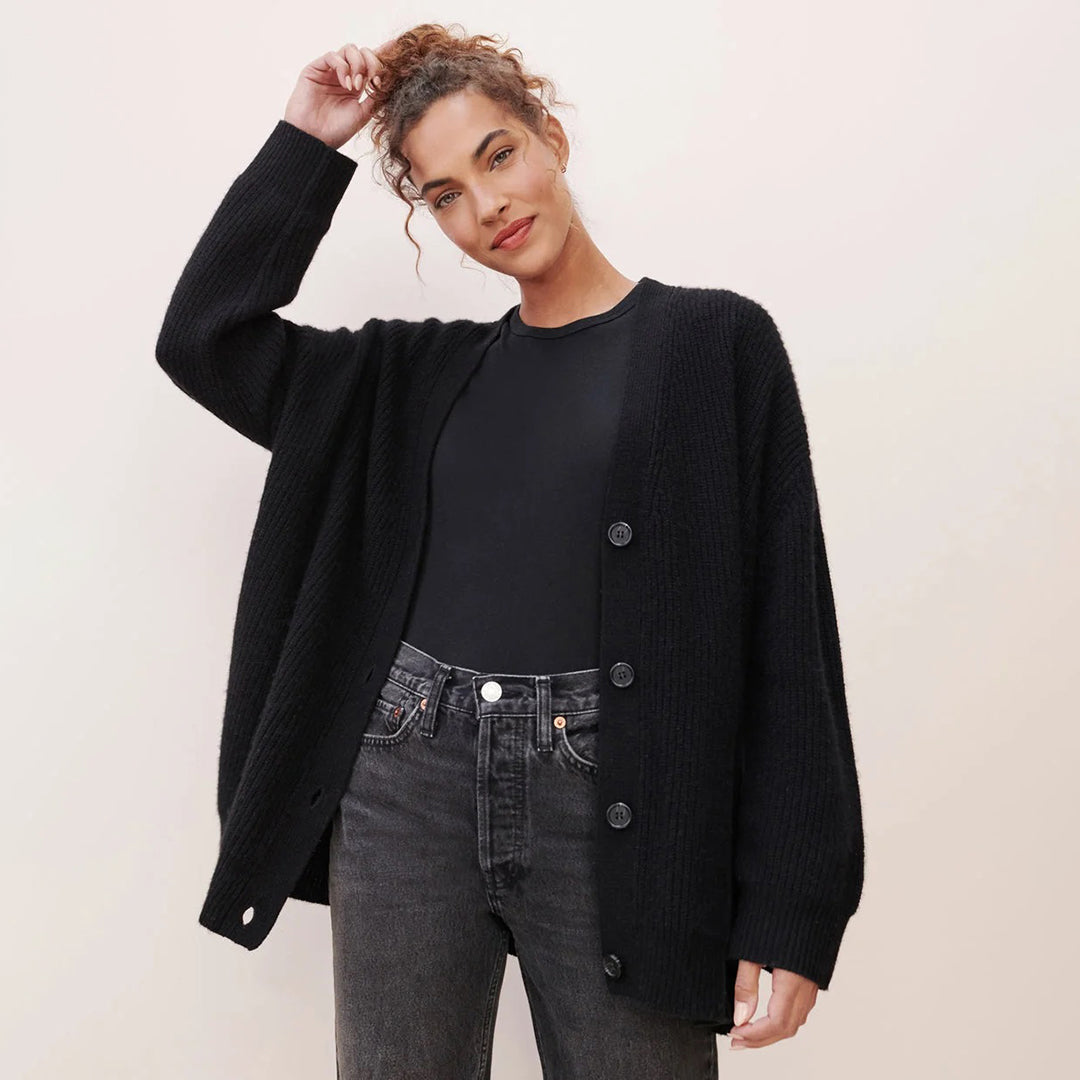 Kasjmier Vest - Oversized gebreid vest met V-hals voor dames-Hallo Susanne