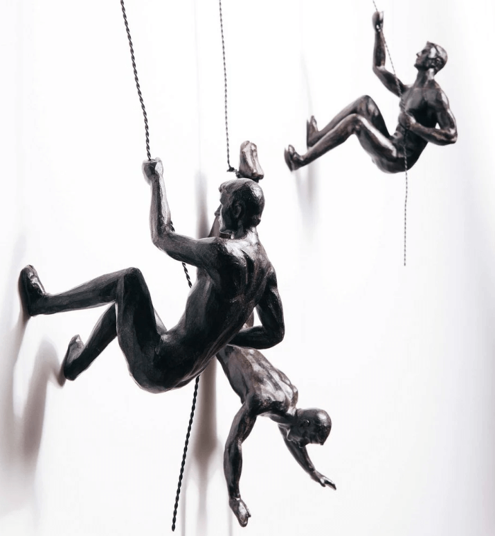 Klimmende Man Wandkunst | Hangend | Metaal | Wanddecoratie voor Woonkamer | Wanddecoratie-Hallo Susanne