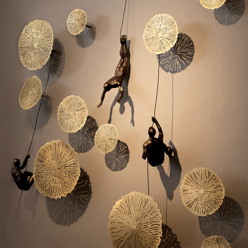 Klimmende Man Wandkunst | Hangend | Metaal | Wanddecoratie voor Woonkamer | Wanddecoratie-Hallo Susanne