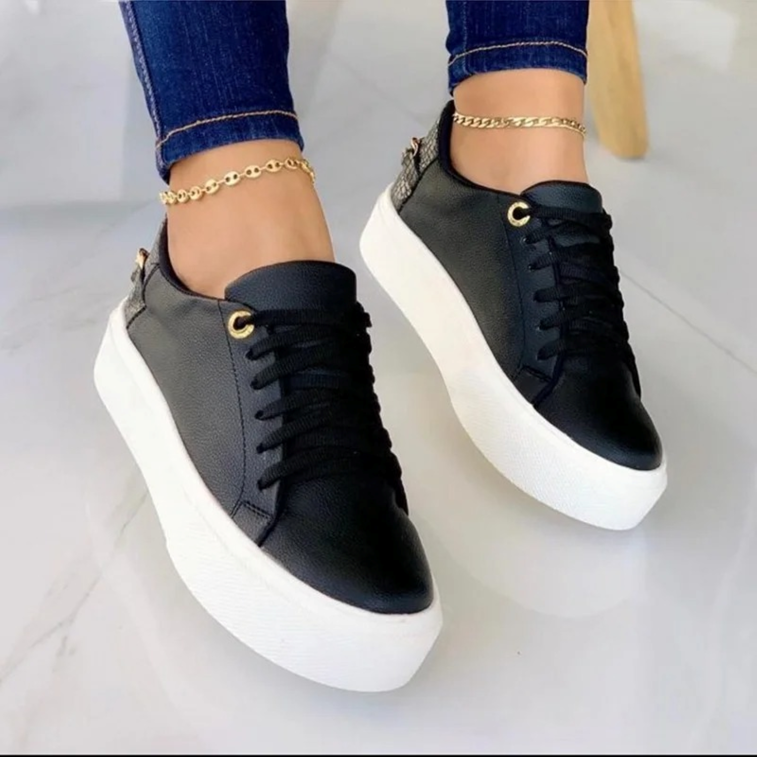 Leren sneakers - Dames Sneakers met Dikke Zool en Vetersluiting-Hallo Susanne