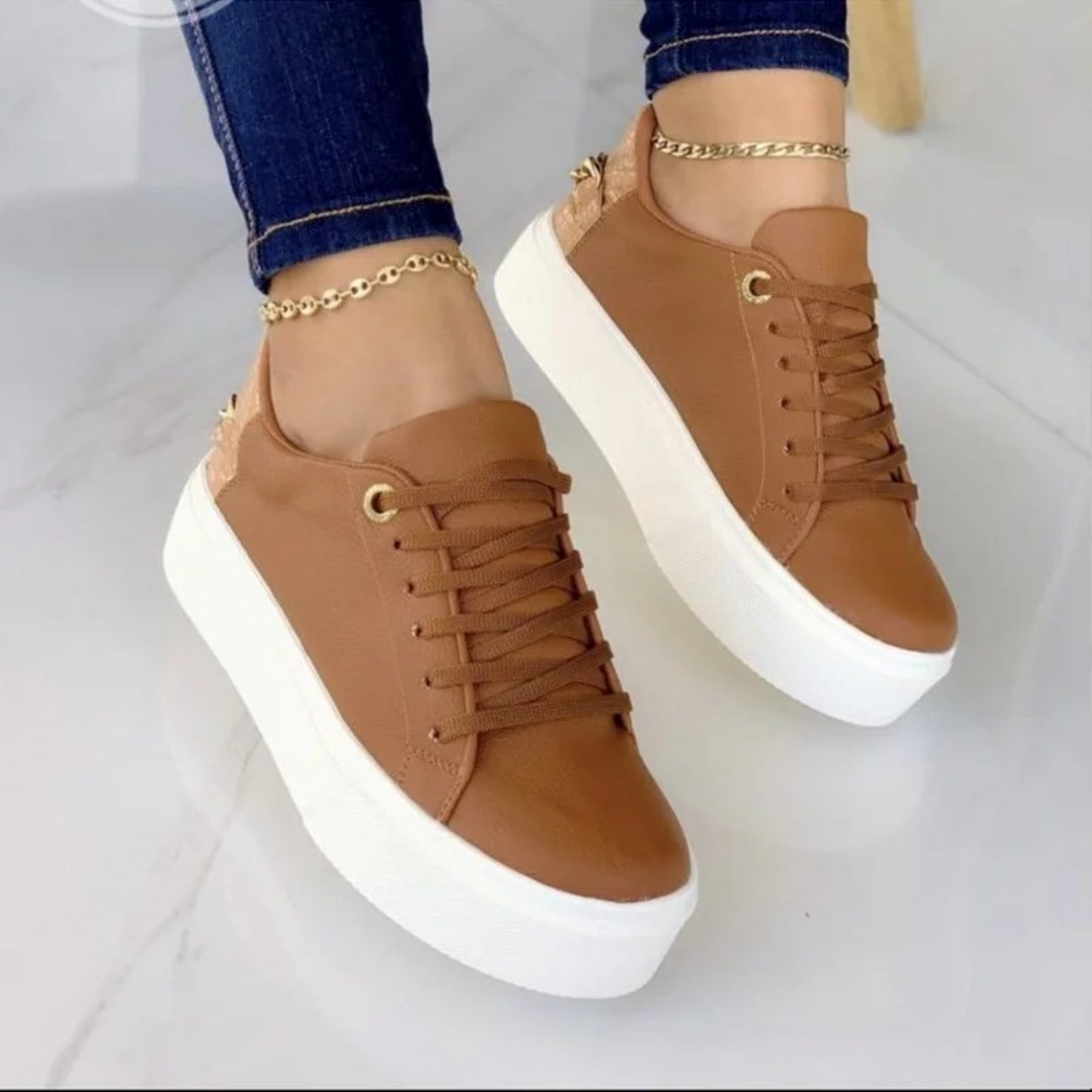 Leren sneakers - Dames Sneakers met Dikke Zool en Vetersluiting-Hallo Susanne