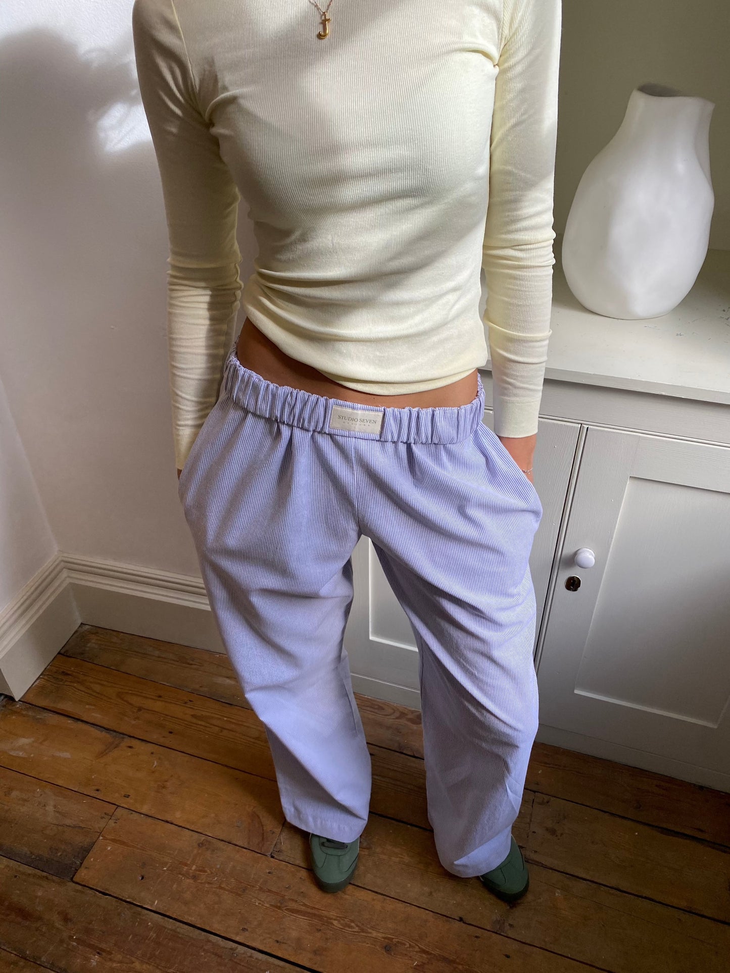 Loungebroek | Lage taille | Elastische tailleband | Laag uitgesneden broek | Damesbroek met wijde pijpen-Hallo Susanne