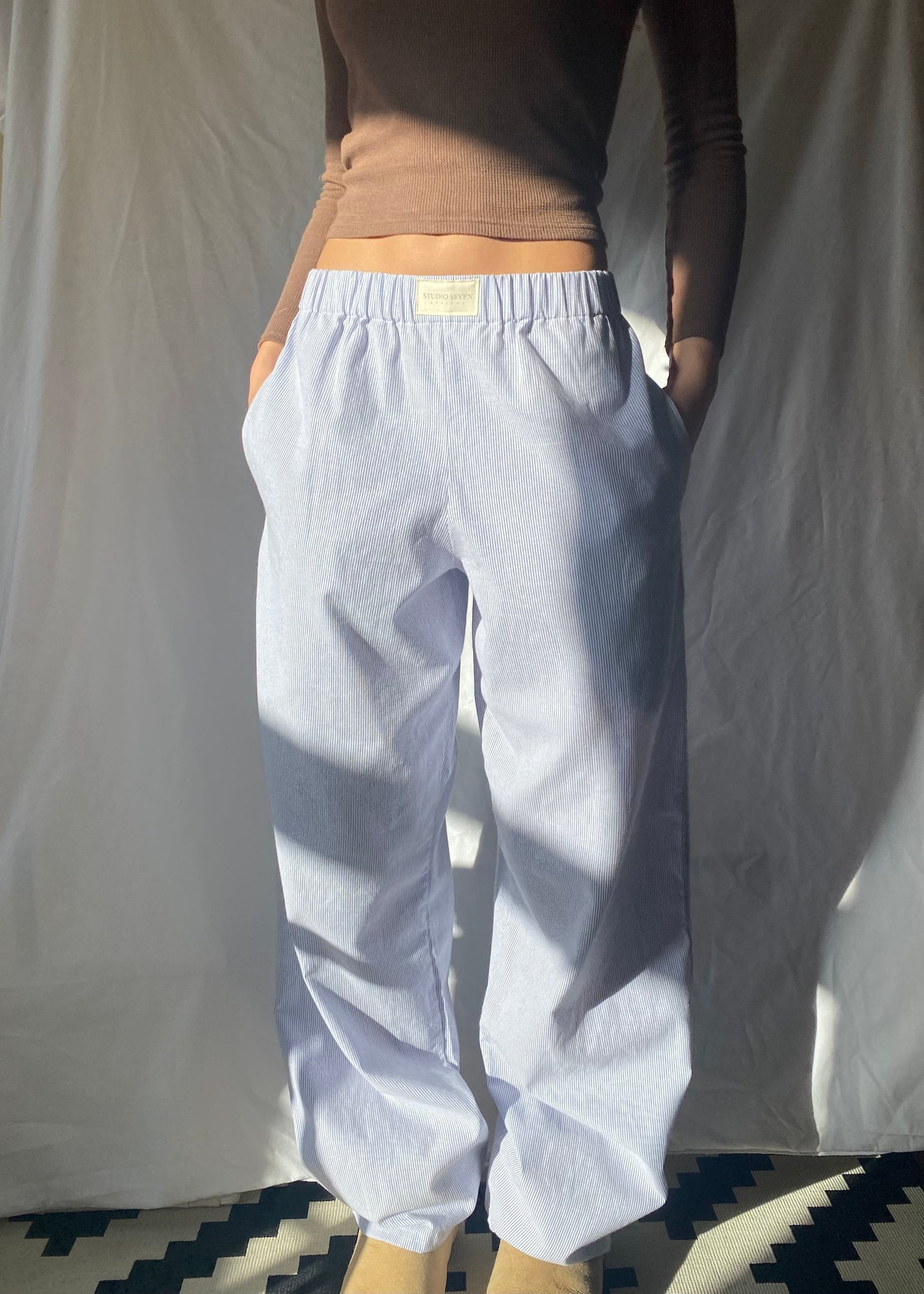 Loungebroek | Lage taille | Elastische tailleband | Laag uitgesneden broek | Damesbroek met wijde pijpen-Hallo Susanne