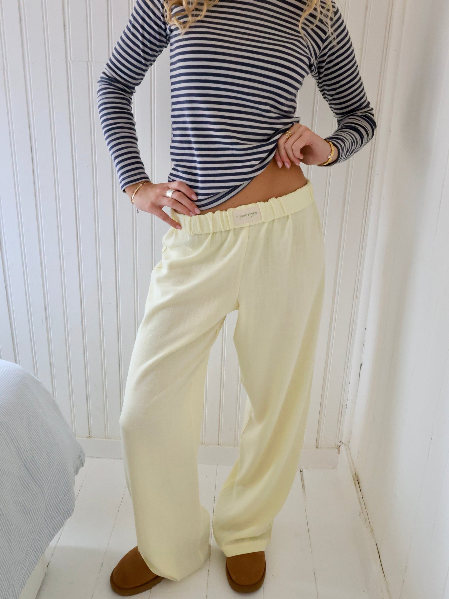 Loungebroek | Lage taille | Elastische tailleband | Laag uitgesneden broek | Damesbroek met wijde pijpen-Hallo Susanne