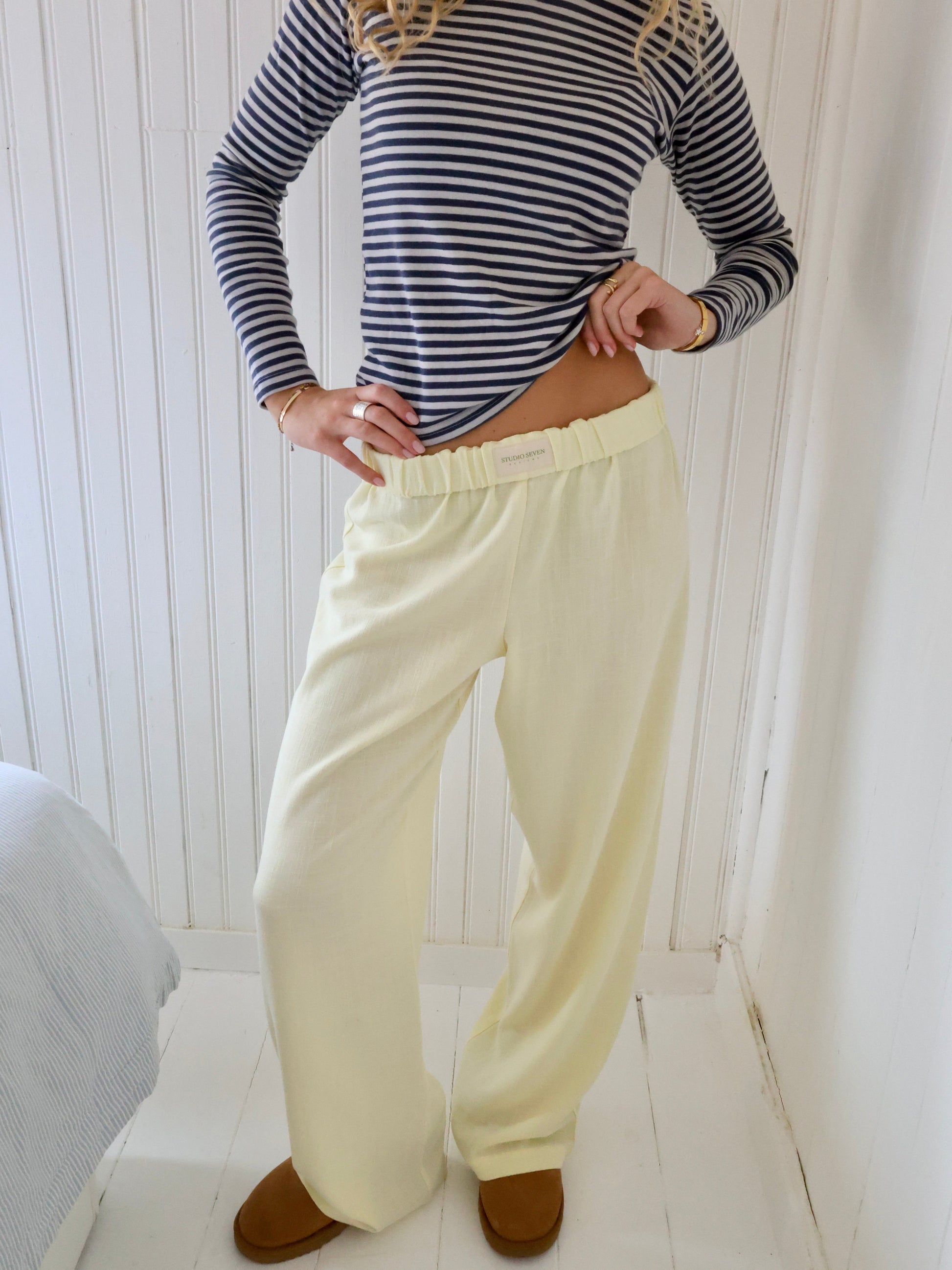 Loungebroek | Lage taille | Elastische tailleband | Laag uitgesneden broek | Damesbroek met wijde pijpen-Hallo Susanne