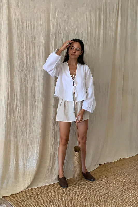 Overhemd met lange mouwen en strik | Wit | Losse pasvorm | Blouse met strik aan de voorkant | Damesoverhemd-Hallo Susanne