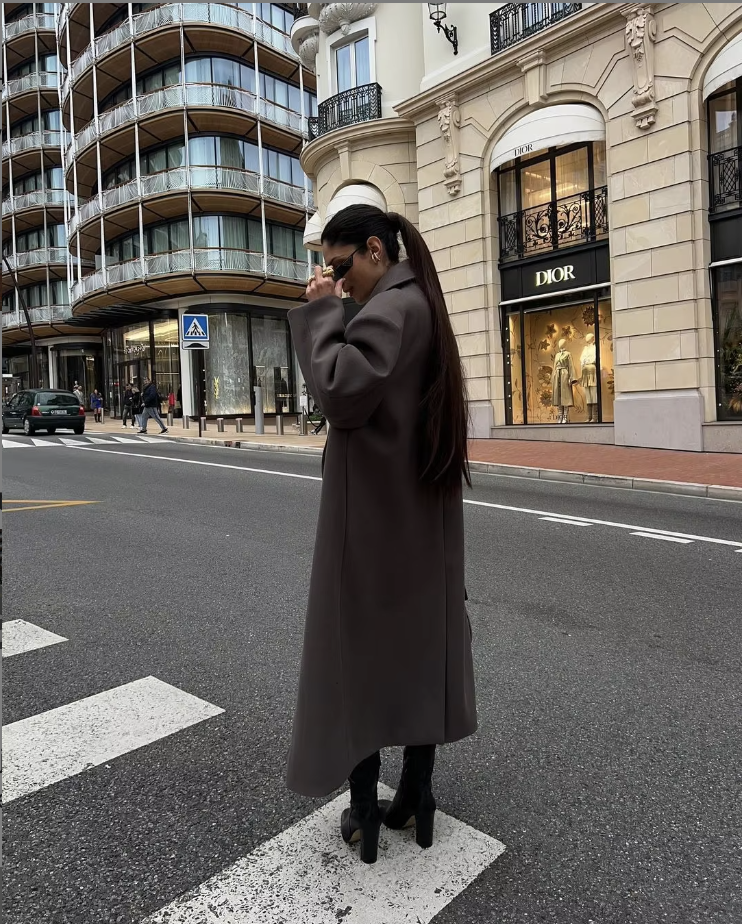 Oversized Wollen Jas - Damesjas met dubbele knoopsluiting en lange wollen kraag-Hallo Susanne