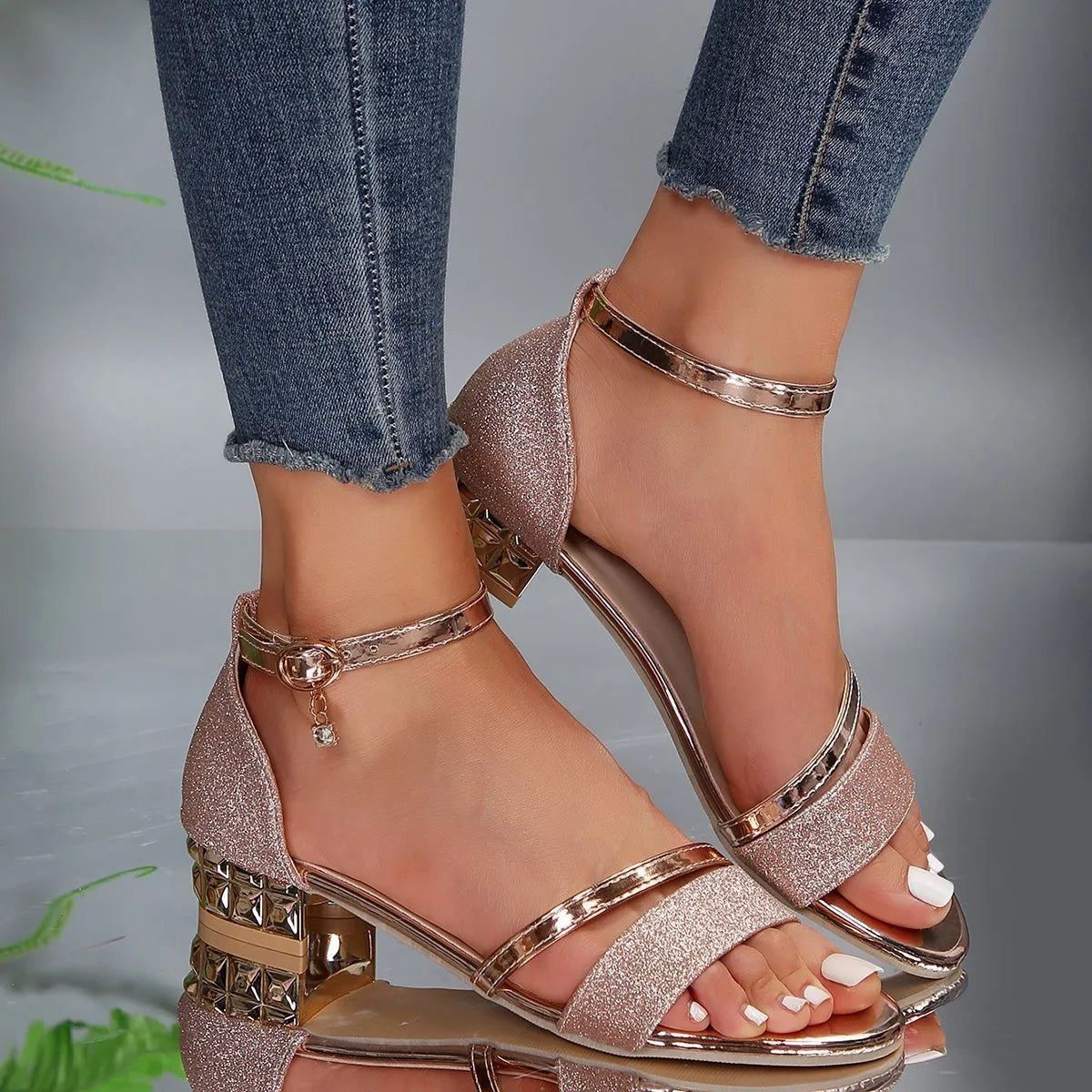 Sandalen met lage hak - Enkelbandje - Gesloten hak - Geklede sandalen - Damessandalen-Hallo Susanne
