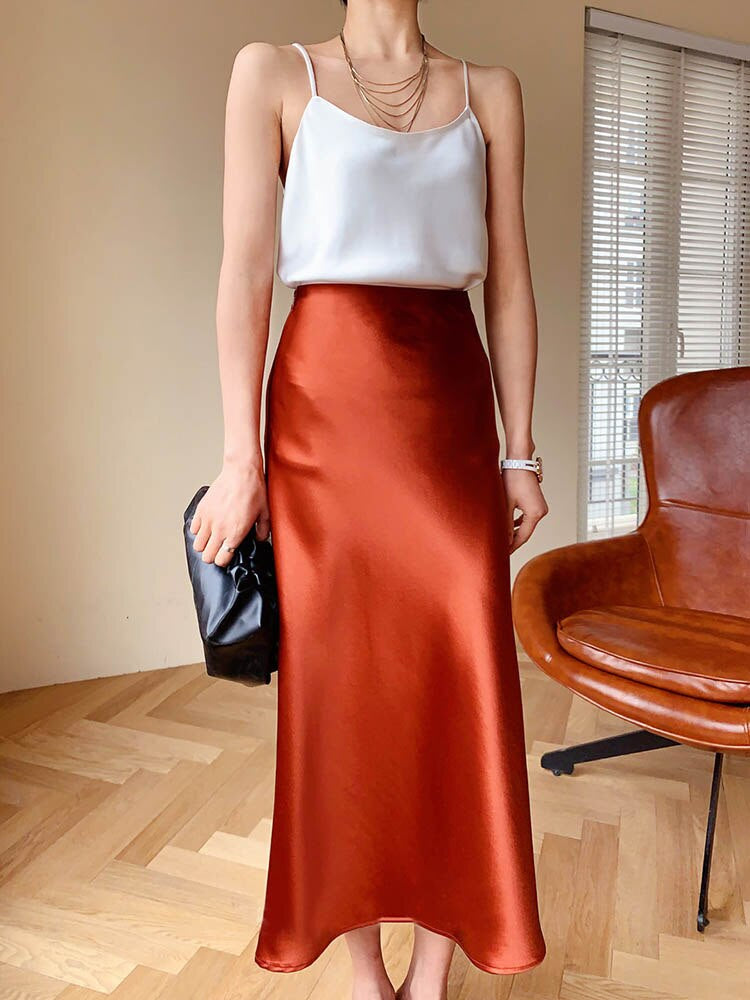 Sandra Satijn Rok | Elegante satijnen midi rok is een must-have voor dit seizoen.-Hallo Susanne