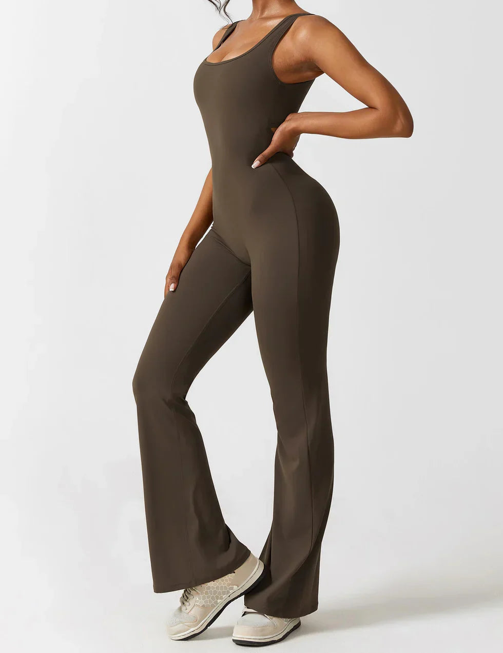 Trainings jumpsuit - Mouwloos uitlopende jumpsuit met Scrunch bips voor dames-Hallo Susanne