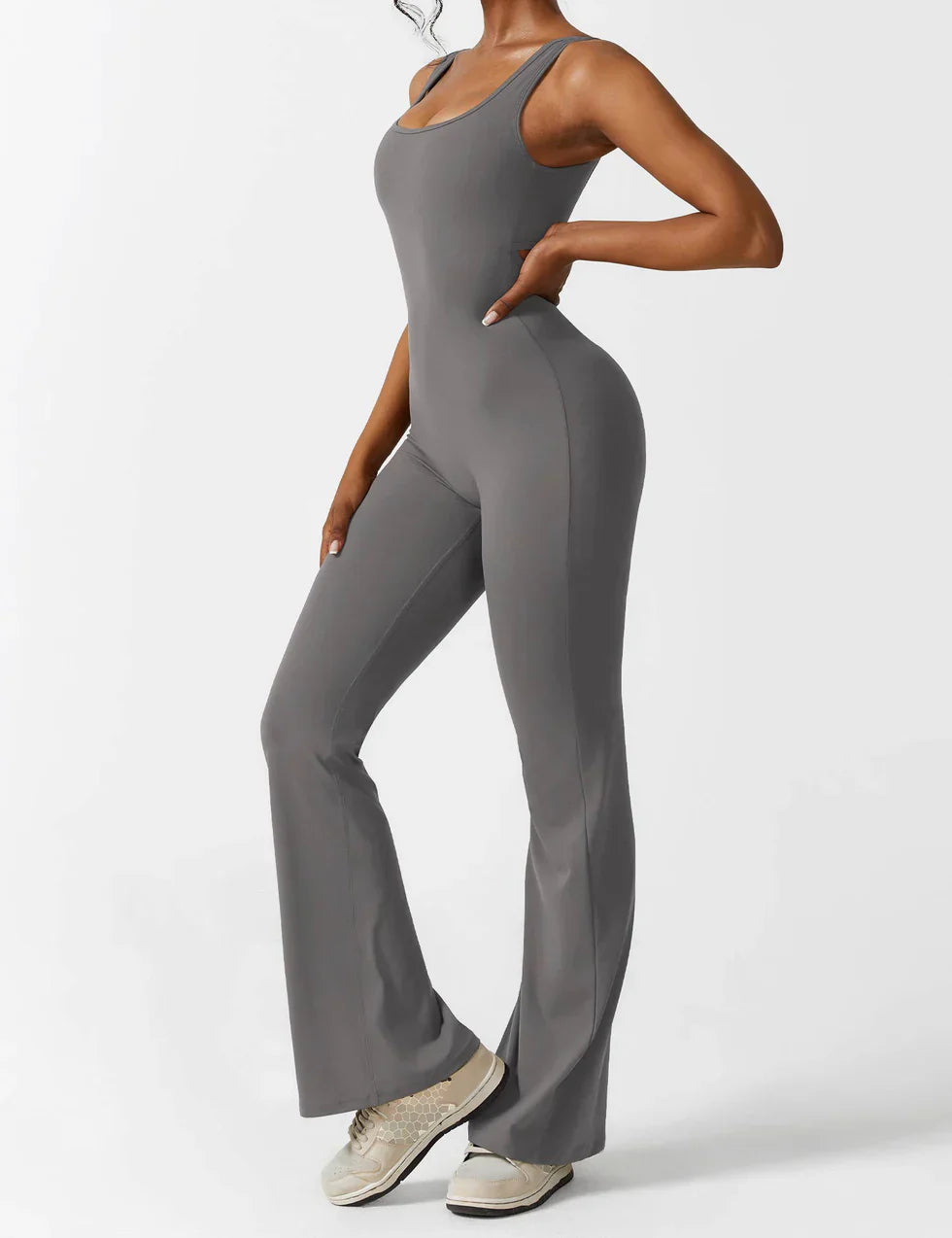 Trainings jumpsuit - Mouwloos uitlopende jumpsuit met Scrunch bips voor dames-Hallo Susanne