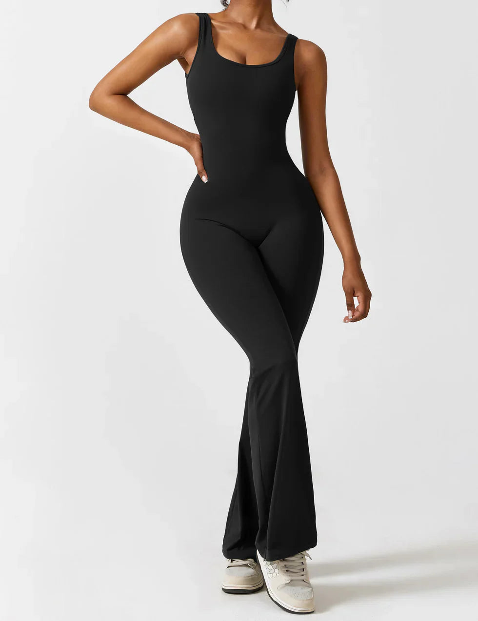 Trainings jumpsuit - Mouwloos uitlopende jumpsuit met Scrunch bips voor dames-Hallo Susanne