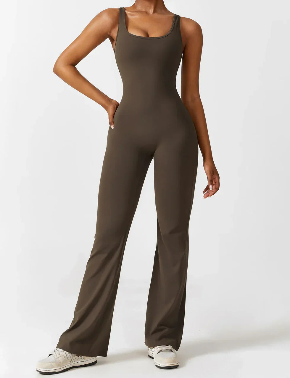 Trainings jumpsuit - Mouwloos uitlopende jumpsuit met Scrunch bips voor dames-Hallo Susanne
