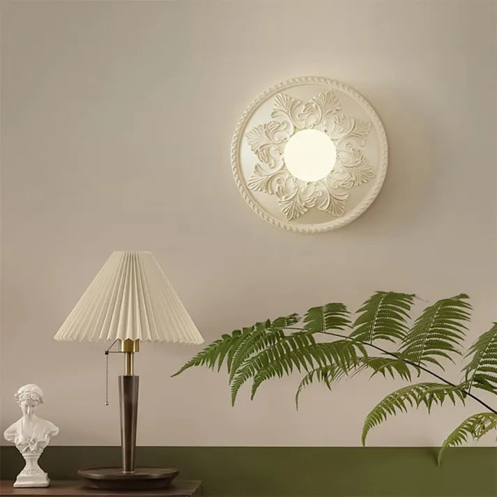 Wandlamp - Ronde gegraveerde wandlamp in warme creme voor in de woonkamer-Hallo Susanne