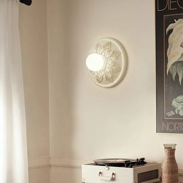 Wandlamp - Ronde gegraveerde wandlamp in warme creme voor in de woonkamer-Hallo Susanne