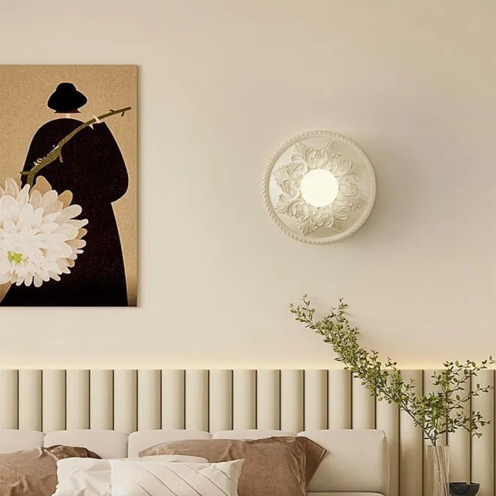 Wandlamp - Ronde gegraveerde wandlamp in warme creme voor in de woonkamer-Hallo Susanne