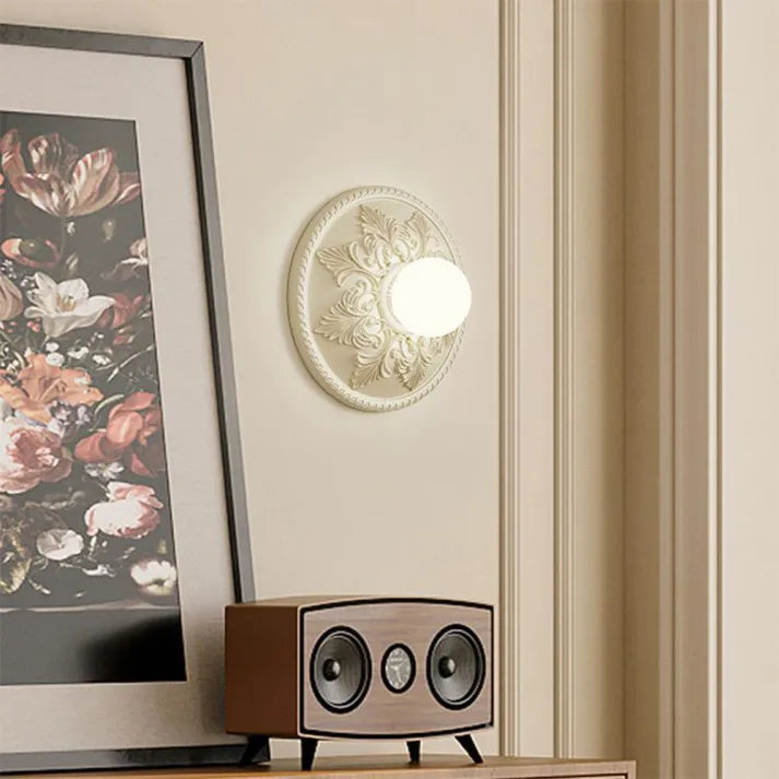 Wandlamp - Ronde gegraveerde wandlamp in warme creme voor in de woonkamer-Hallo Susanne