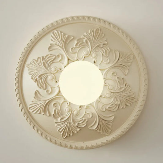 Wandlamp - Ronde gegraveerde wandlamp in warme creme voor in de woonkamer-Hallo Susanne
